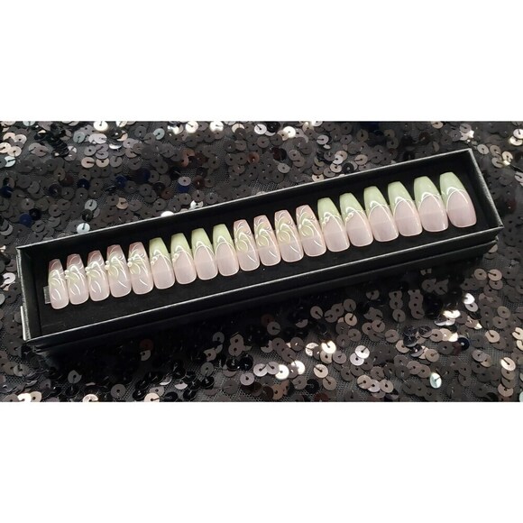 Aubree Press On Nail Set - Picture 2 of 2